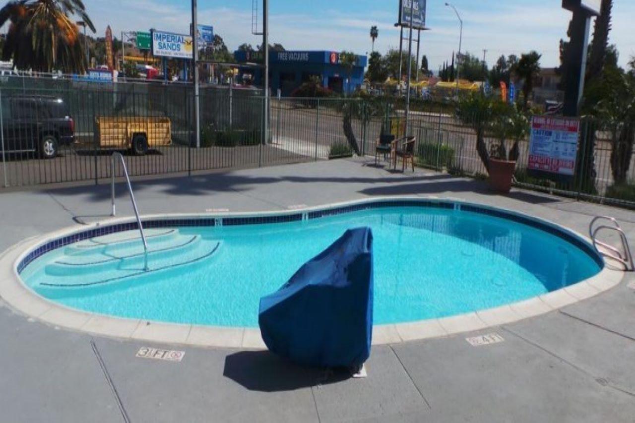 Super 8 By Wyndham San Diego/Imperial Beach Exterior photo