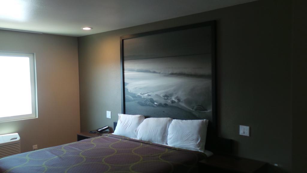 Super 8 By Wyndham San Diego/Imperial Beach Exterior photo