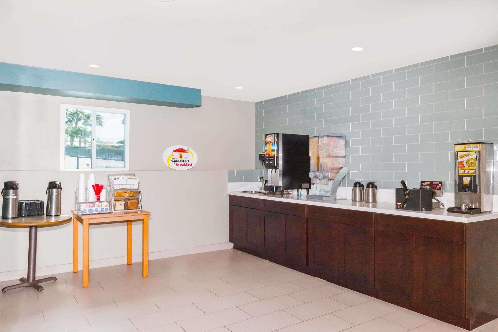 Super 8 By Wyndham San Diego/Imperial Beach Exterior photo