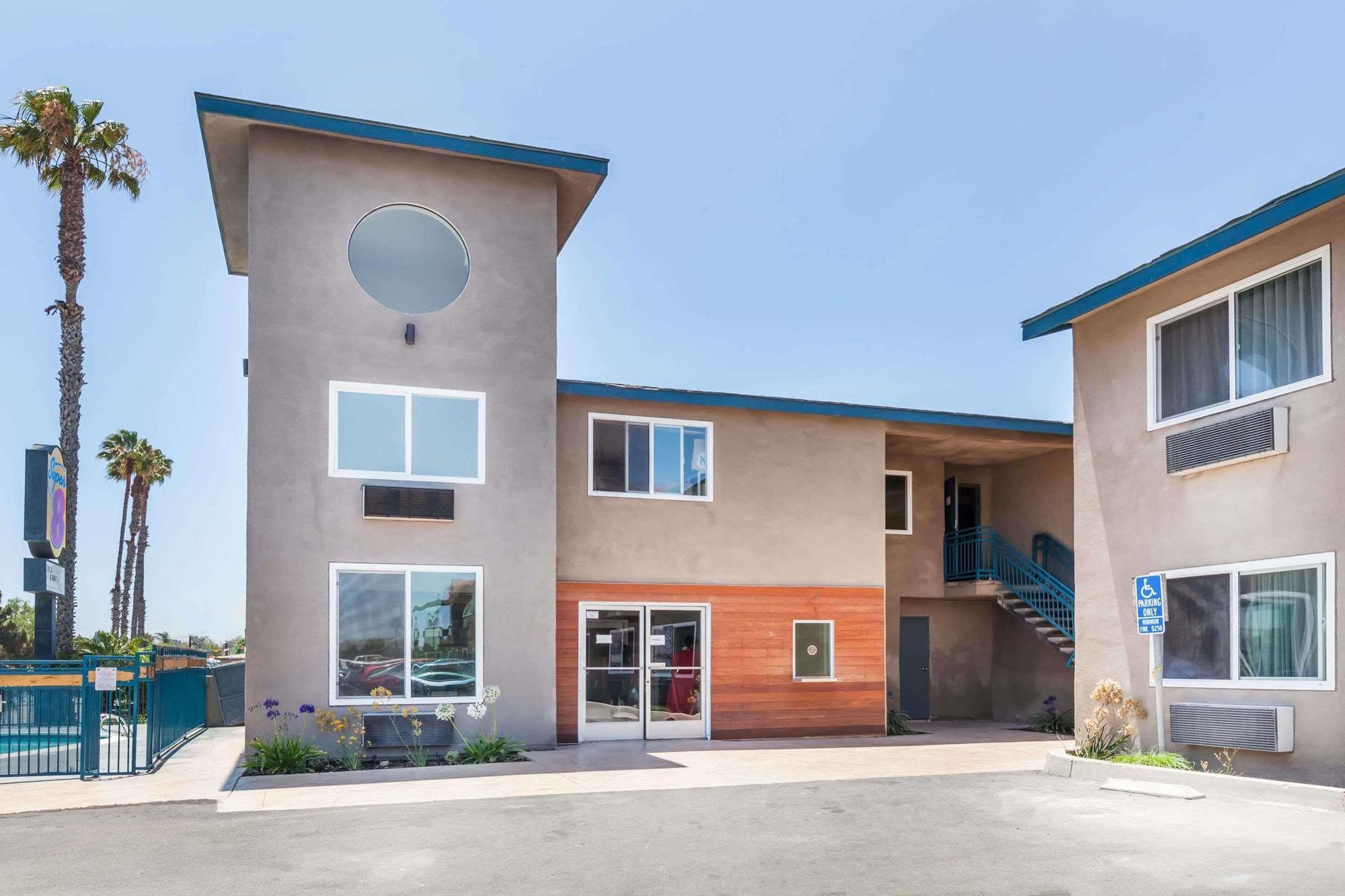 Super 8 By Wyndham San Diego/Imperial Beach Exterior photo